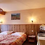 Hotel De La Route Verte 2*