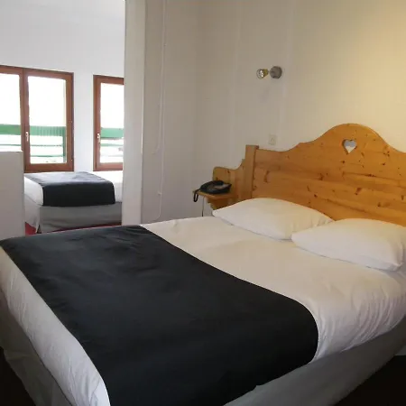 فندق De La Route Verte 2*