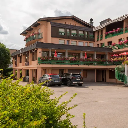 De La Route Verte فندق جوراردُميه