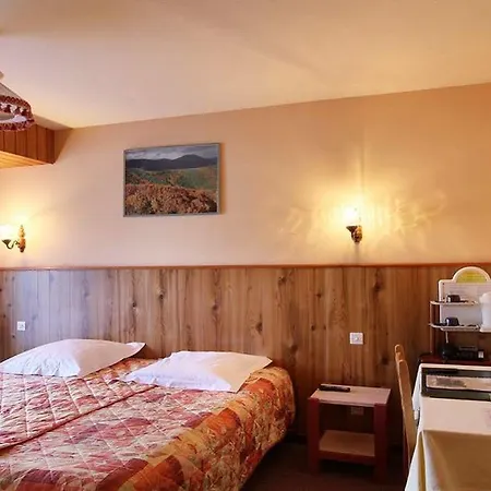 Hotel De La Route Verte 2*