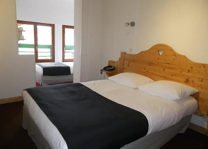 Hotel De La Route Verte 2*