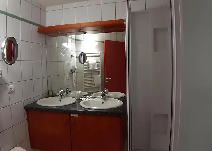 Hotel De La Route Verte 2*