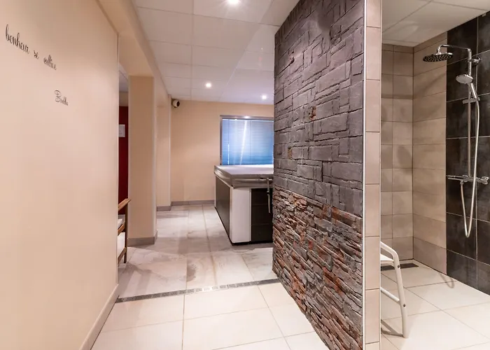 Hotel De La Route Verte 2*