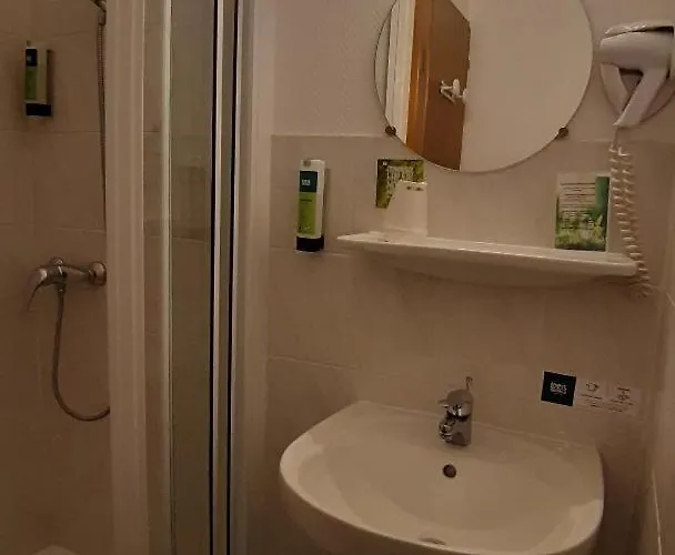 Hotel De La Route Verte 2*